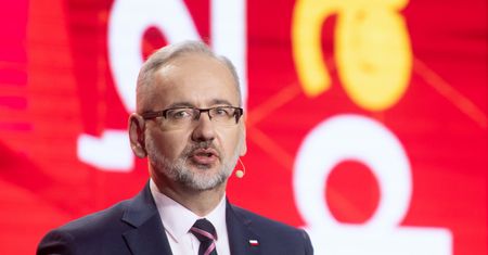 Liczba zakażeń rośnie. Adam Niedzielski zapowiedział radykalne kroki