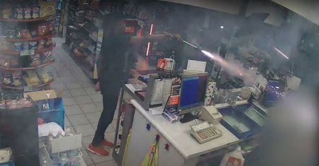 Napad na stacji benzynowej. Wybór broni szokuje