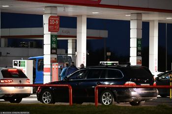 Kolejki na stacjach benzynowych. Przy granicy wiele aut z Niemiec