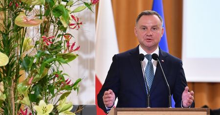 Andrzej Duda nagle zmienił wątek. Zaczął mówić o szczepieniach