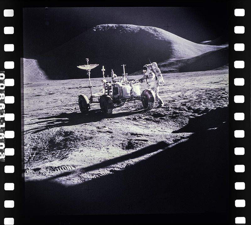 Wcześniej niepublikowane zdjęcia z misji Apollo 15 odnalezione w szufladzie 7