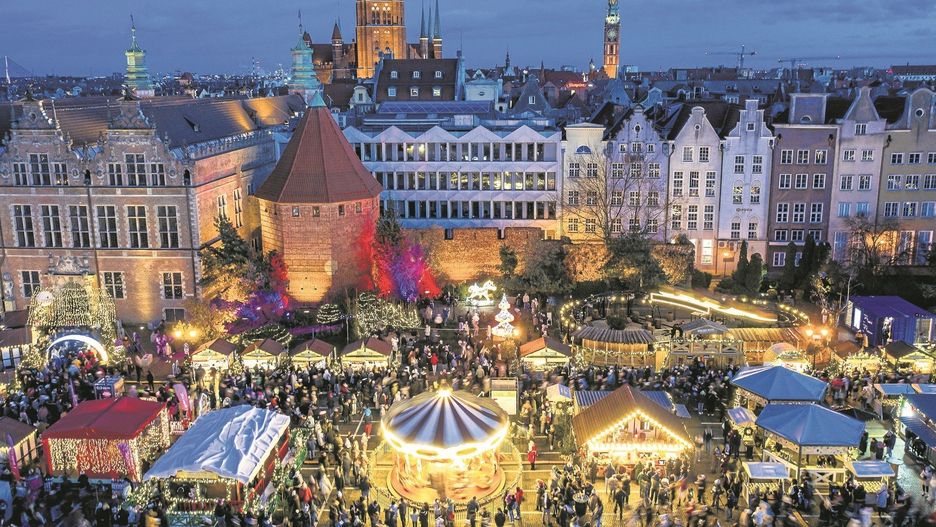 Zapach pierników, tysiące światełek i kubek rozgrzewającego napoju - już w listopadzie w całej Polsce ruszają jarmarki bożonarodzeniowe. Sprawdź, gdzie poczujesz magię świąt jako pierwszy!