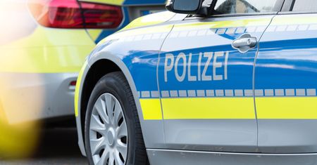 Piła i paliła. 73-letnia Niemka zamknięta w sklepie. Oto finał