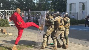 Noc Otwartych Sądów odbyła się w Radomiu. Pokazy Służby Więziennej i widowiskowa inscenizacja zatrzymania przestępcy. Zobacz zdjęcia