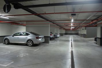 Miejsce w garażu kosztuje tyle, co używane auto. Absurdalne ceny na polskich osiedlach