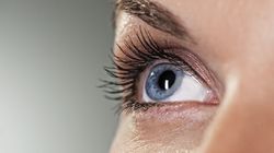 Obrzęk powieki - przyczyny, objawy, domowe sposoby