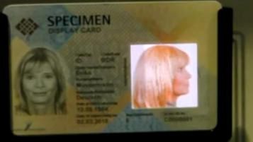 Samsung prezentuje dowód/paszport OLED 1