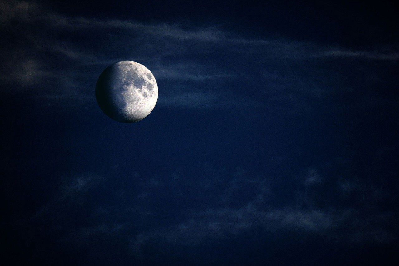 Niebieski Księżyc 31 października. Co to oznacza?