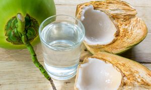 Woda kokosowa a ciśnienie. Co mówią badania?