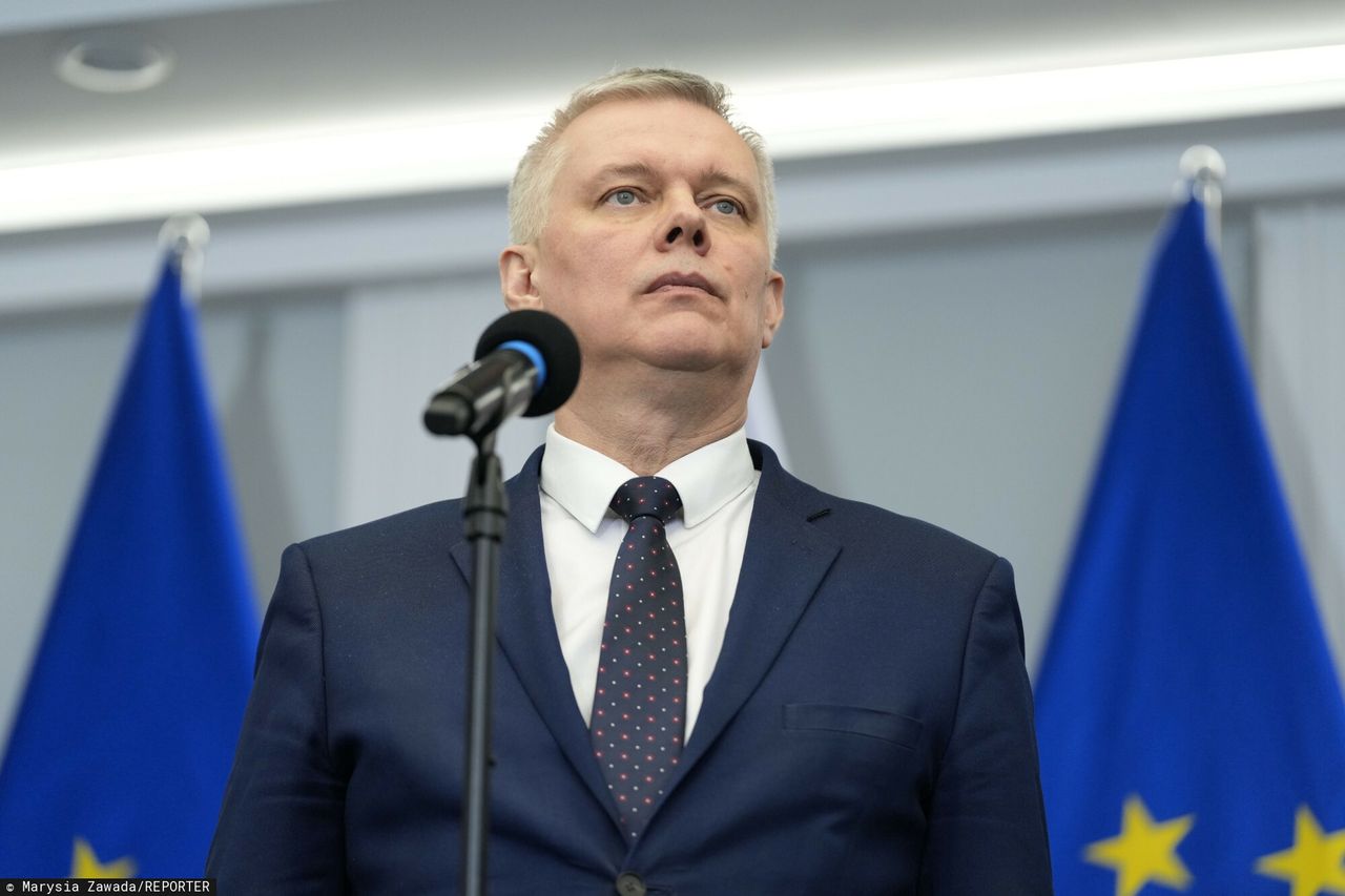 "Zamach stanu". Siemoniak: Kompletna kompromitacja