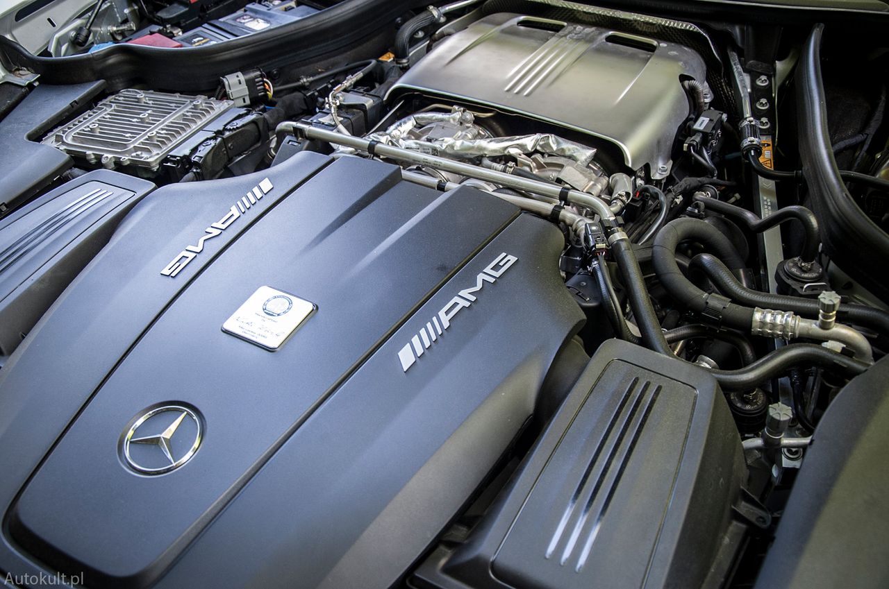 Silnik w Mercedesie-AMG GT R (2020) (fot. Mateusz Żuchowski)