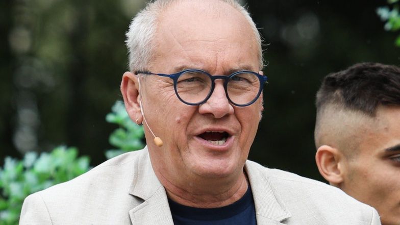 Michał Olszański odpowiada na zarzuty o łapanie biustów koleżanek z pracy