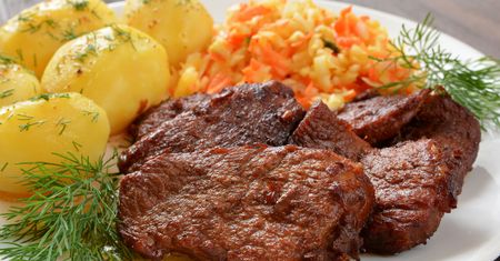 Na obiad piekę schab z musztardą francuską. Smakuje jak z najlepszej restauracji