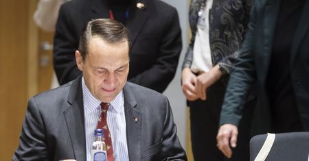 "To jest ten moment". Sikorski zaapelował do Nawrockiego