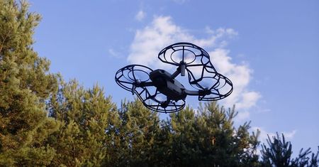 Koronawirus. Data stosowania nowych przepisów latania dronami przesunięta w związku z pandemią