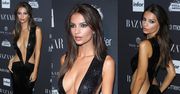 Emily Ratajkowski z dekoltem do pępka na ściance (ZDJĘCIA)