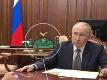 Zdemaskowali Putina. Zdradziła go choinka i długopisy