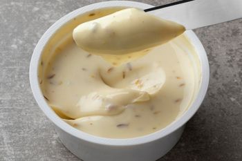 Do kanapek zrób ten ser. Smakuje jak śniadanie u babci