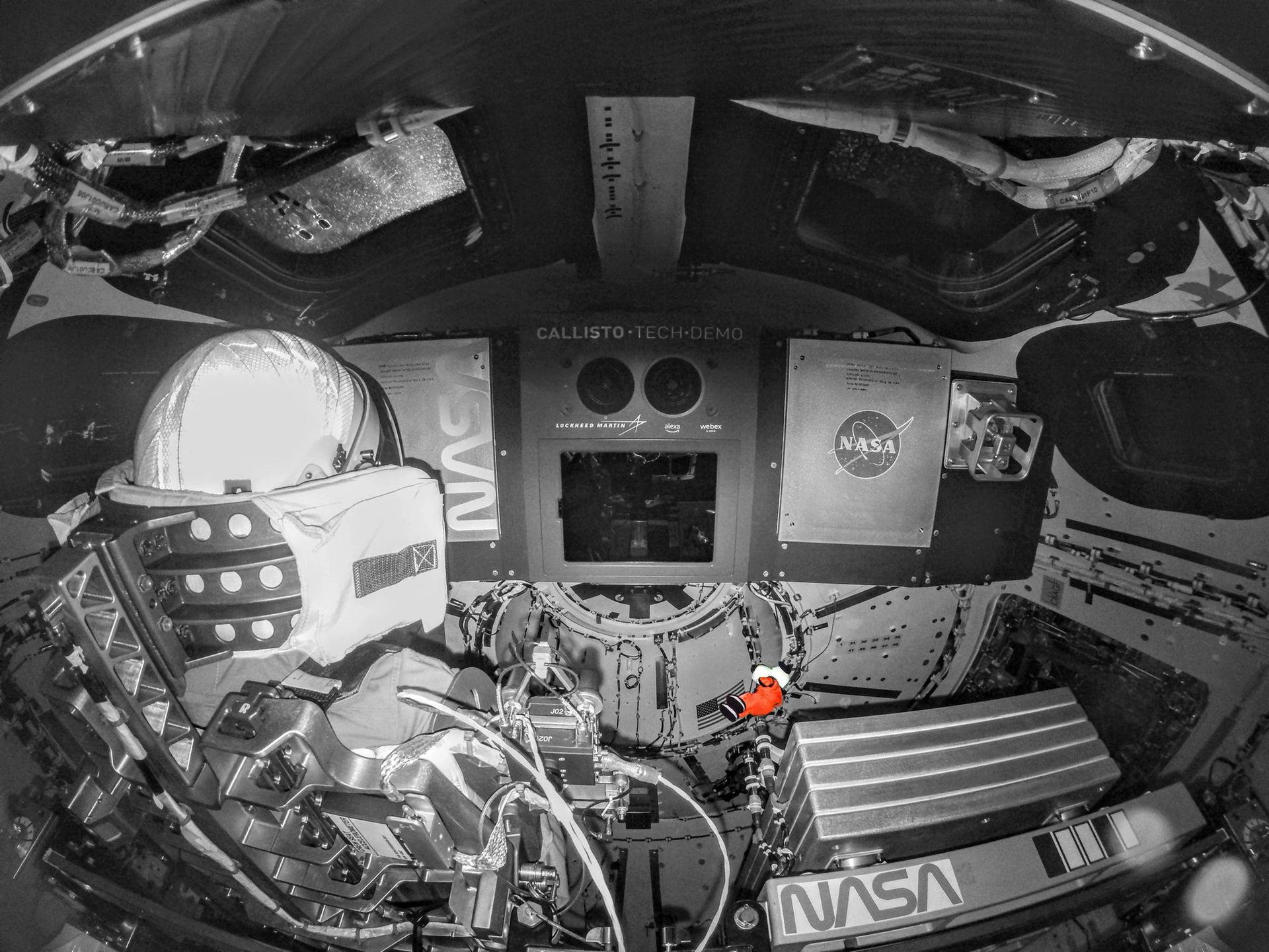 Wnętrze kapsuły Orion podczas testowego lotu Artemis 1