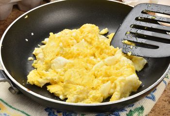 Usmaż "po turecku". Menemen może zastąpić klasyczną jajecznicę