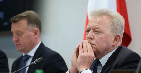 Kaczyński wymusi rezygnację komisarza? "Powinien zakończyć misję"