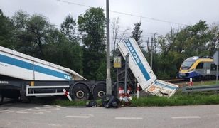 Pociąg wjechał w tira. Jest nagranie