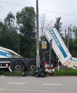 Pociąg wjechał w tira. Jest nagranie