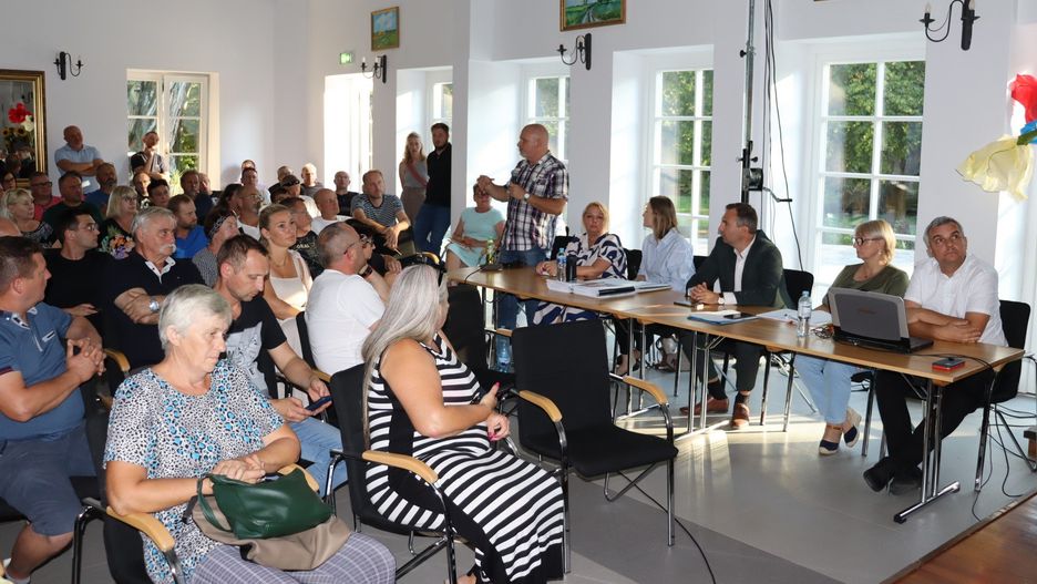 Burzliwe spotkanie w Leszczynku. Rozmawiano o rozbudowie drogi z Topoli Królewskiej do Kutna