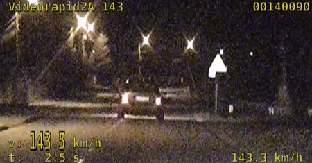 143 km/h w zabudowanym i na łysych oponach. Jechał tak, "bo lubi"
