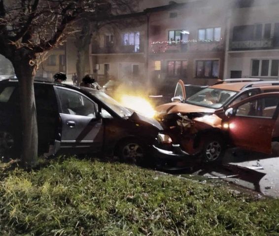 Groźny wypadek na Sandomierskiej i pożar samochodów [Foto]
