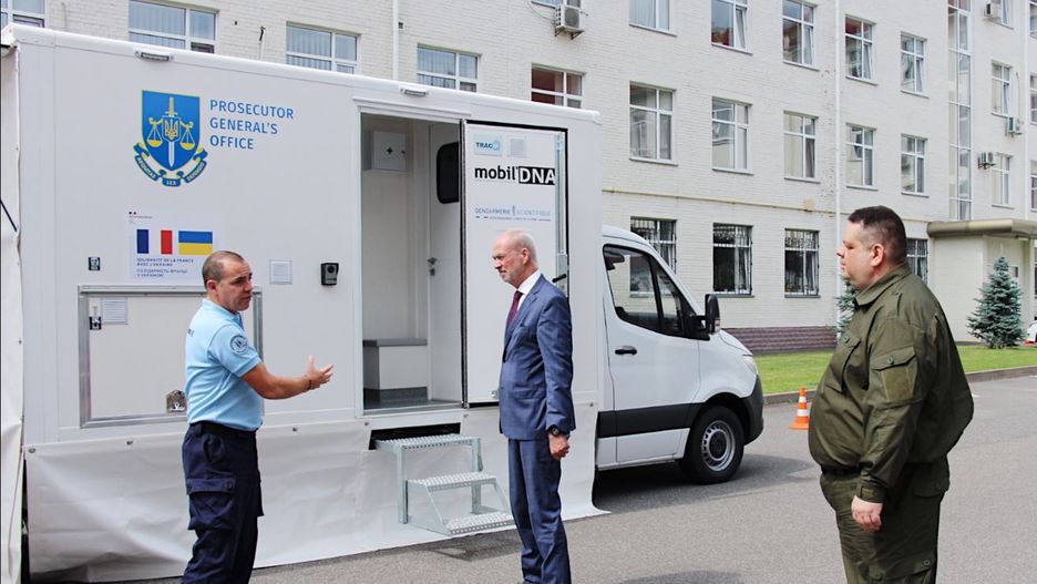 Ukraina otrzymała od Francji mobilne laboratorium