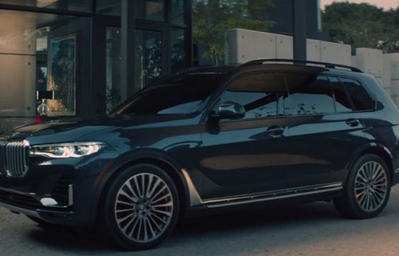Tajemniczy McLanden w reklamie nowego BMW X7 (wideo)