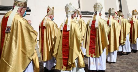 Papież wzywa polskich biskupów. "Polska wysunęła się na pierwsze miejsce, jeżeli chodzi o liczbę nadużyć"