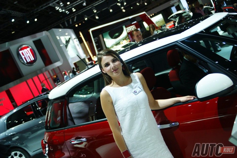 Hostessy z Paris Motor Show 2012 [galeria] 140