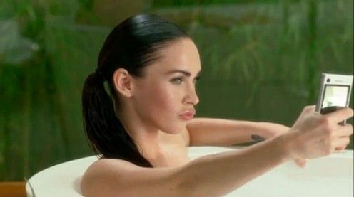 Naga Megan Fox od Motoroli! (wideo)