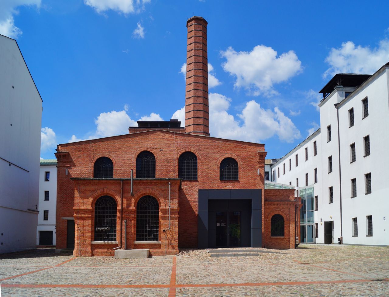 Muzeum znajduje się w Białej Fabryce Geyera w Łodzi