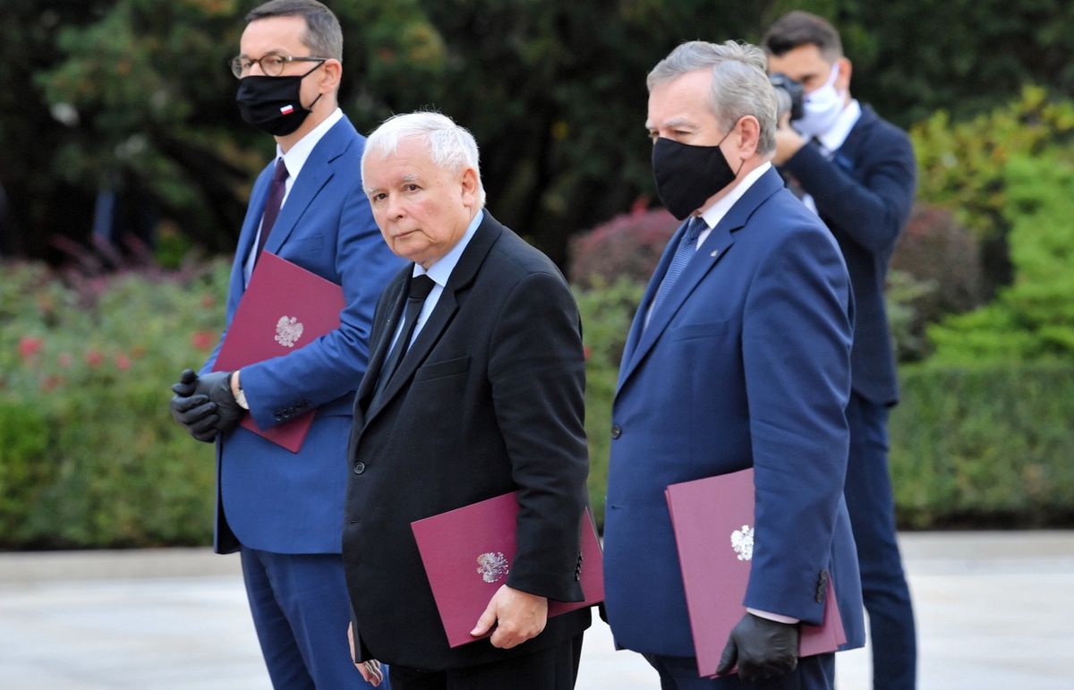 Zaprzysiężenie rządu. Jarosław Kaczyński jako jedyny bez rękawiczek. Ale to nie wszystko