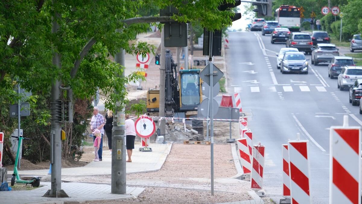 Budowa chodnika, ścieżki rowerowej i zatoki przystankowej na al. Warszawskiej w Lublinie