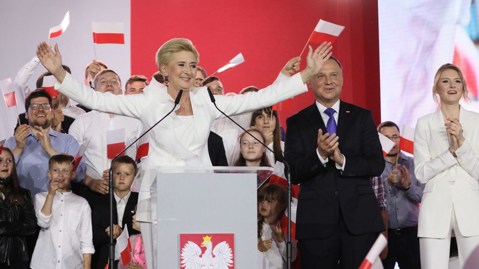 Wybory prezydenckie 2020. Agata Kornhauser-Duda i Andrzej Duda na wieczorze wyborczym w Pułtusku