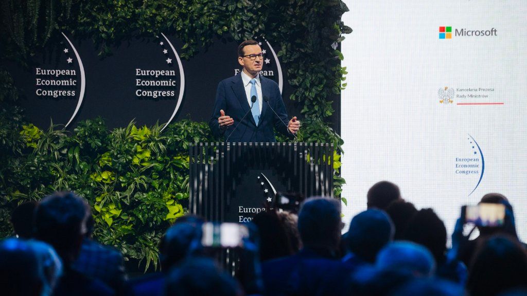 Premier Mateusz Morawiecki podczas ogłoszenia uruchomienia inwestycji Microsoftu w Polsce.