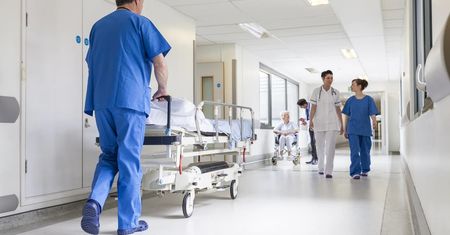Ministerstwo Zdrowia przyznaje: zmniejsza się liczba łóżek w szpitalach