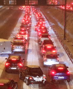 IMGW wydało alert. To nie koniec paraliżu na drogach