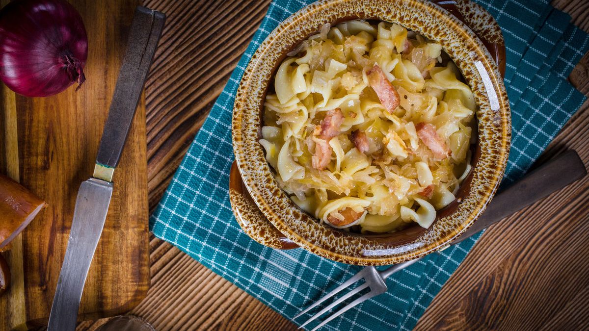 Łazanki to tradycyjne danie polskiej kuchni.