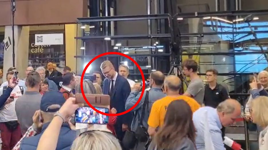 Adrian Borecki wygwizdany przez wyborców Tuska