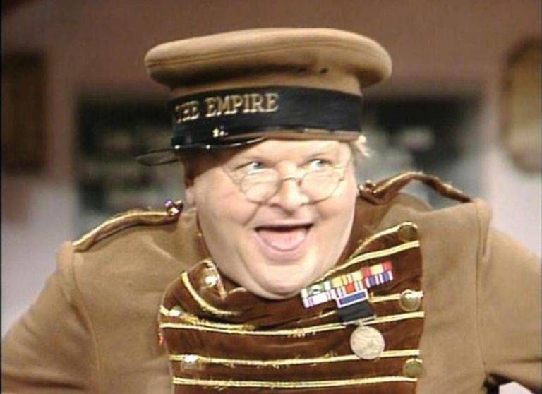 Sytuacja Hilla diametralnie uległa zmianie w 1955 roku. Wówczas to w telewizji BBC wystartował autorski program aktora The Benny Hill Show