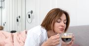 Pijesz kawę przed snem? Zobacz, co się wtedy dzieje z twoim organizmem