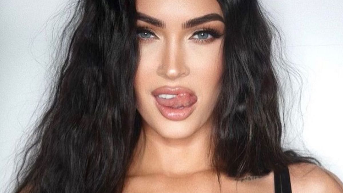 Megan Fox ubrała się w wdzianko, które przypomina babciową kanapę