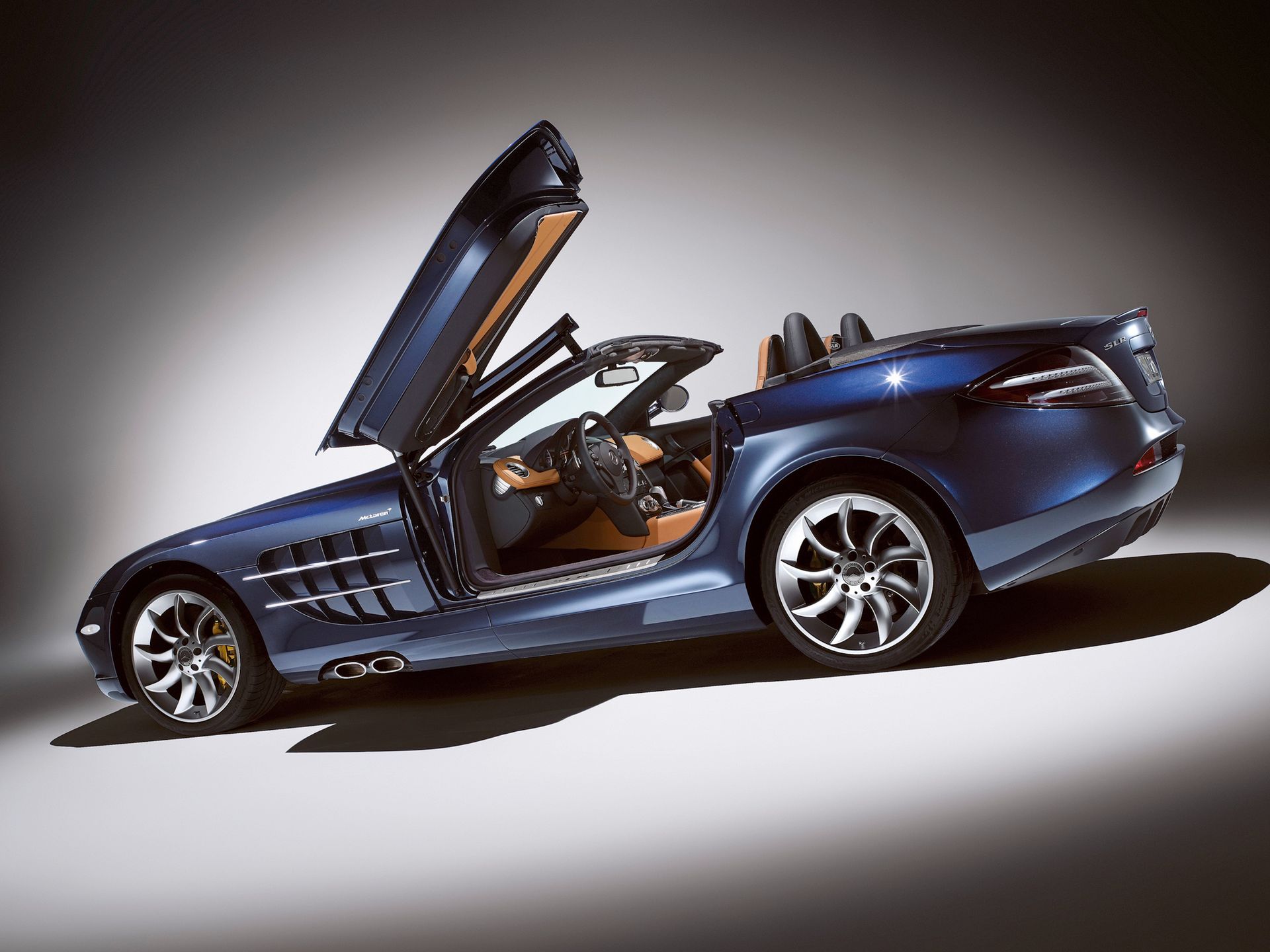 Pokolenie wcześniej: Mercedes-Benz SLR McLaren 49