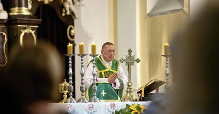 Kapelan narodowców ks. Roman Kneblewski po wizycie w szpitalu. "Jak diablice"