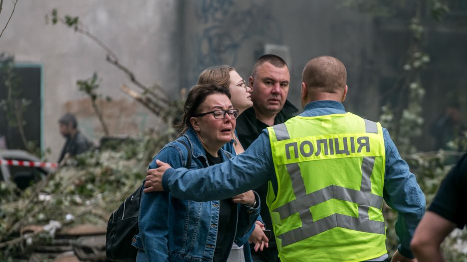 mieszka�cy
Vladyslav Musiienko
blok, budynek mieszkalny, budynki mieszkalne, gruzy, stra� po�arna, stra�acy, zniszczenia